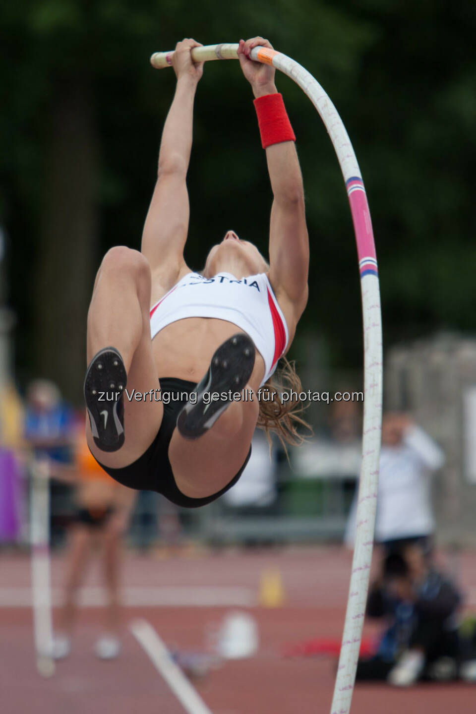 Kira Grünberg, Stabhoch (Bild: ÖLV/Coen Schilderman)