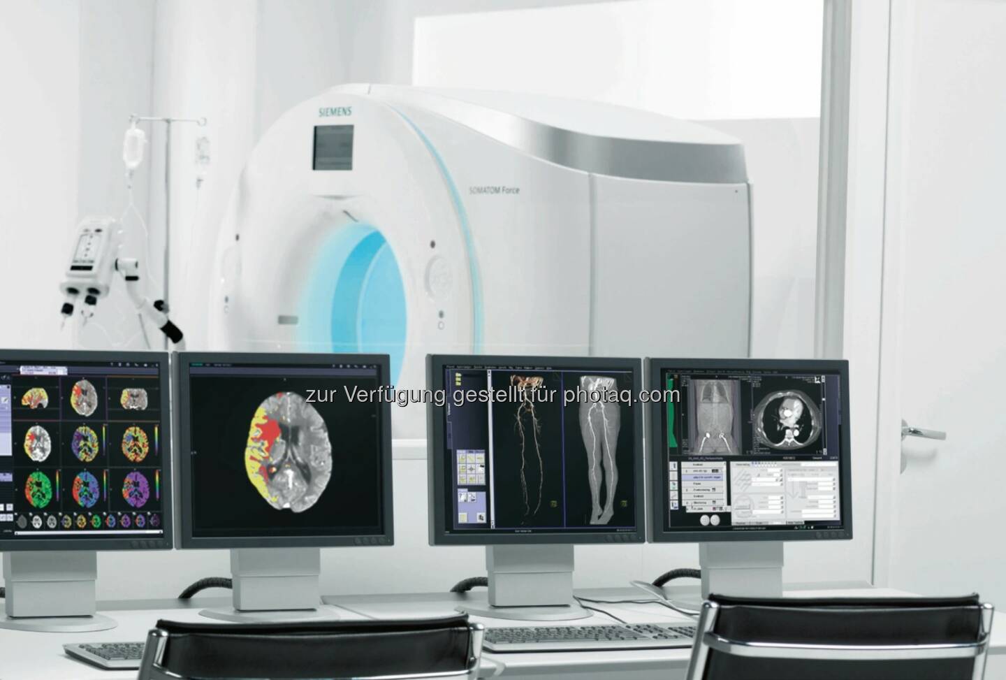 Somatom Force : 40 Jahre technologische Entwicklung : 1975 ging Siretom, der erste Siemens Computertomograph (CT), in die Serienproduktion. Mit Innovationen wie der Spiral-CT, der Mehrschichttechnik und der Dual-Source-Technologie prägte Siemens die bildgestützte Diagnostik. Heutiges Spitzenmodell Somatom Force belegt Technologieführerschaft von Siemens Healthcare : (c) Siemens AG Österreich