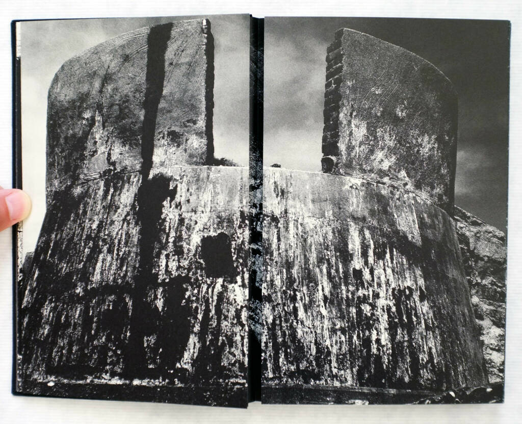 Kikuji Kawada - Chizu (The Map) (2005) 300-450 Euro http://josefchladek.com/book/kikuji_kawada_-_chizu_the_map (26.07.2015) 