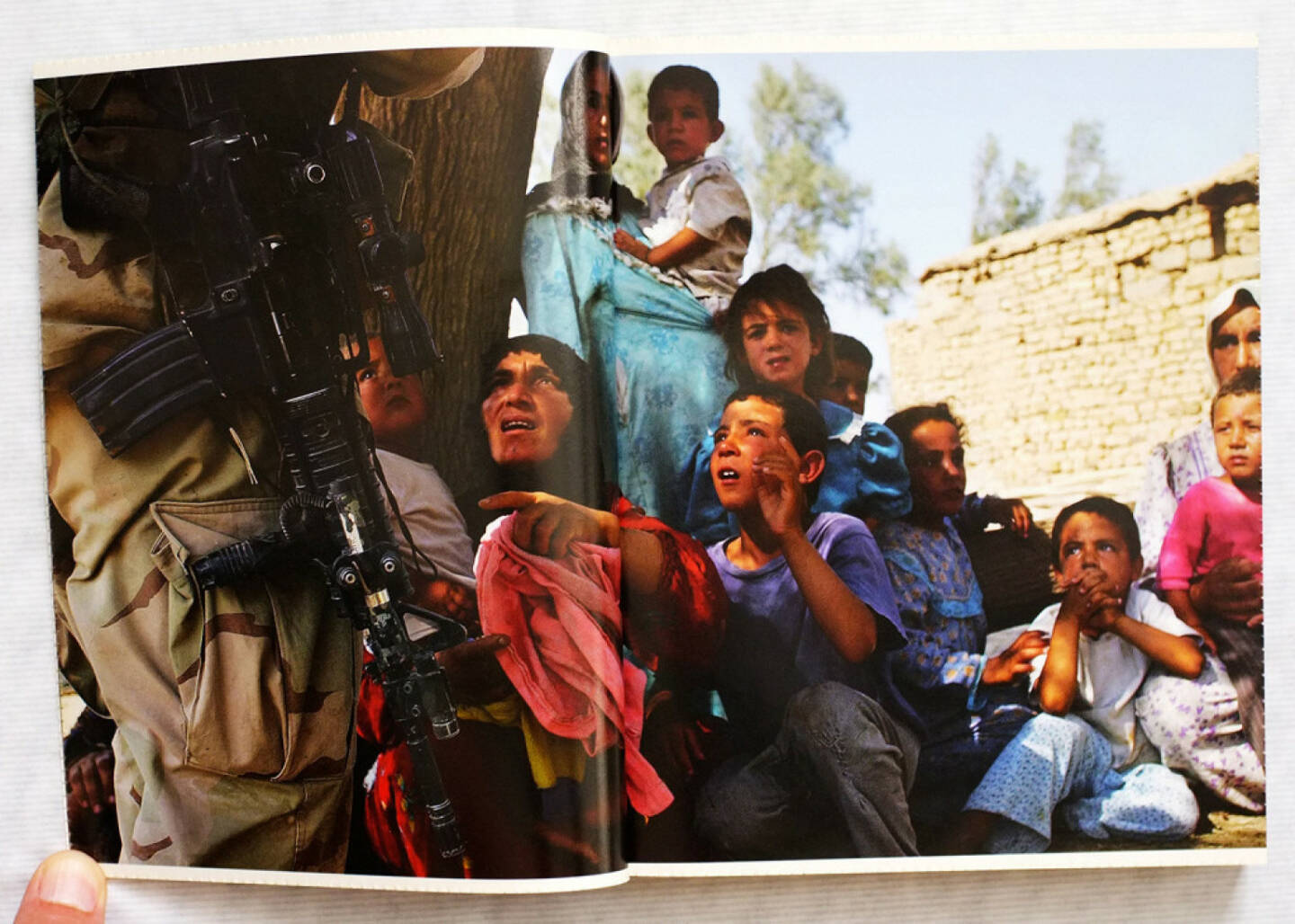 Geert van Kesteren - Why Mister why? Irak 2003-2004. (2004), 100-200 Euro http://josefchladek.com/book/geert_van_kesteren_-_why_mister_why_irak_2003-2004