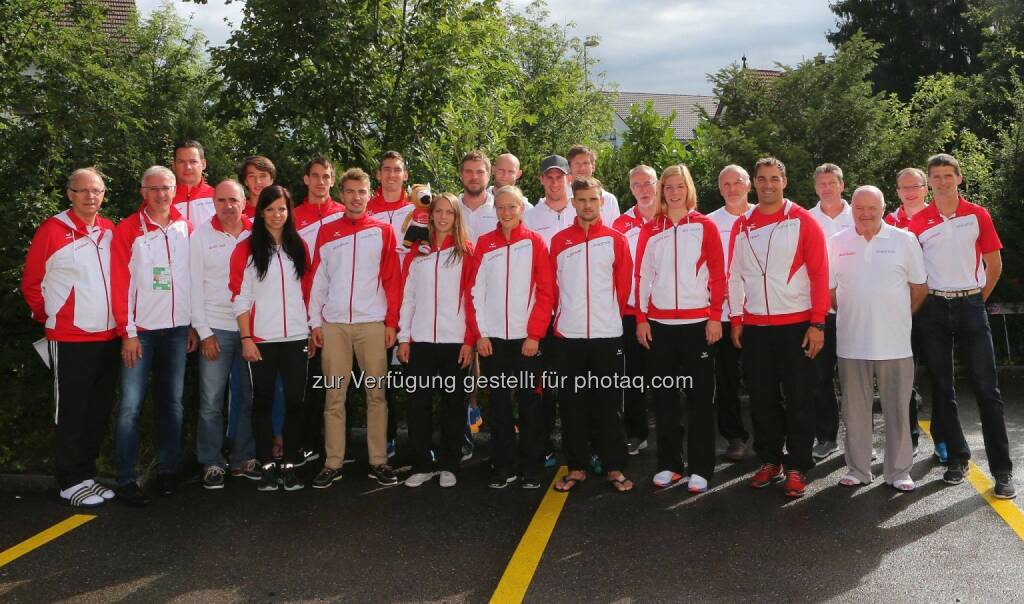 Auf dem Bild Kira Grünberg als Teil des ÖLV-Teams bei der EM 2014 in Zürich in der Bildmitte mit dem Maskottchen, © Wilhelm Lilge (31.07.2015) 