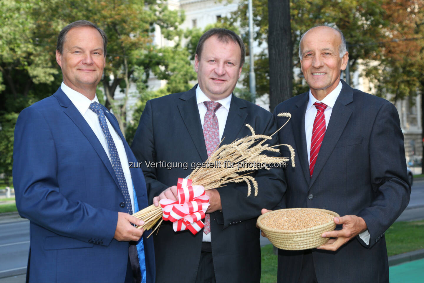 Christian Gessl (AMA, Marktordnungen, Markt- & Preisberichte), Günter Griesmayr (AMA), Franz Stefan Hautzinger (AMA, Fachbeirates für Getreide) : Getreidepressekonferenz 2015 der Agrarmarkt Austria : Fotograf:Ludwig Schedl/Fotocredit:Agrarmarkt Austria/APA-Fotoservice/Schedl