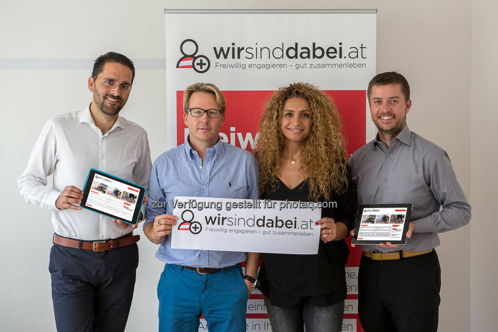 Stefan Ornig (dm), Serge Falck, Eser Ari-Akbaba (beide Integrationsbotschafter), Franz Wolf (ÖIF-Geschäftsführer) : Neues Freiwilligenportal www.wirsinddabei.at für Unterstützung und Integration von Flüchtlingen und Zuwander/innen : Fotocredit: ÖIF/Christian Georgescu, © Aussender (02.08.2015) 