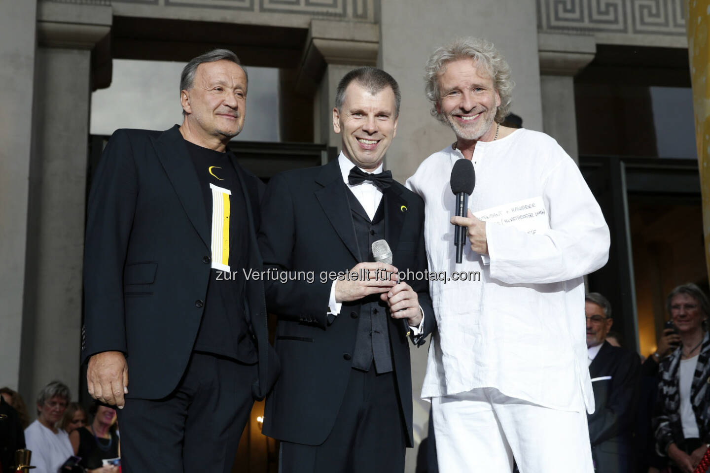 Nikolaus Bachler (Intendant der Bayerischen Staatsoper), Peter Mey (BMW München), Thomas Gottschalk, 31.07.2015 : „Oper für alle“ 2015 unter freiem Himmel in der Münchner Innenstadt. Live-Opernübertragung von „Manon Lescaut“ beschließt die Münchner Opernfestspiele 2015 :  © BMW Group