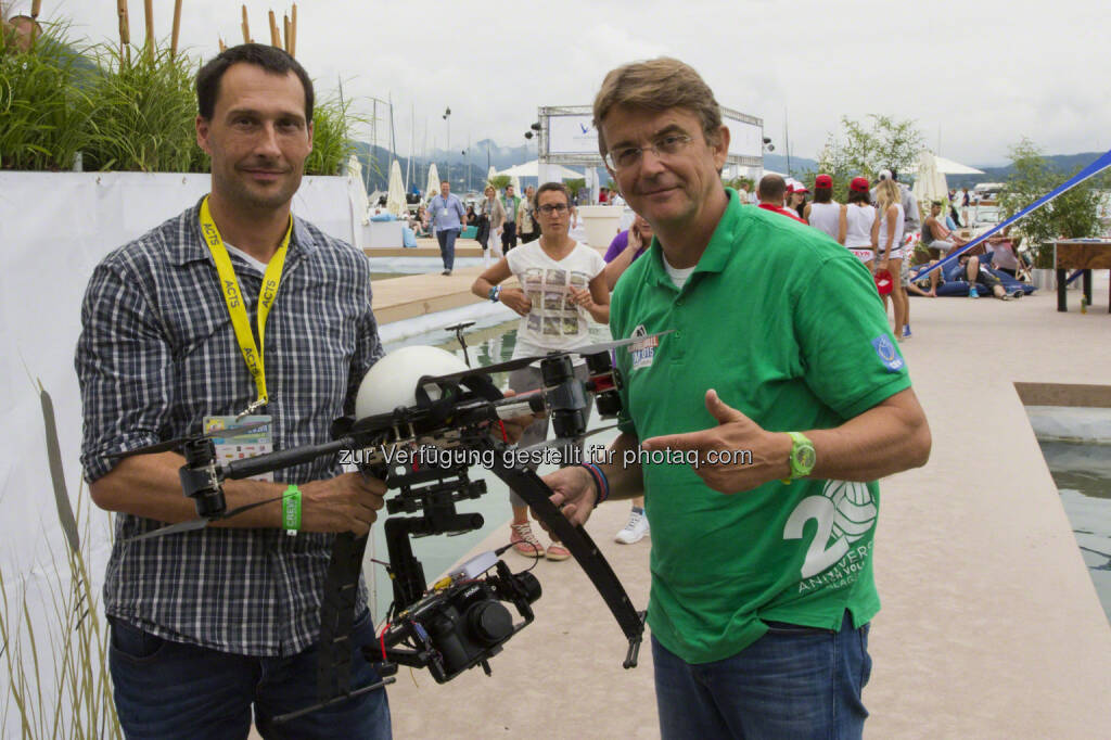 Christian Weilpoltshammer, Hannes Jagerhofer: Phoenixpix: Phoenixpix exklusiver Anbieter von Luftaufnahmen bis 150 Meter bei der A1 Beach Volleyball EM presented by Swatch in Klagenfurt (C) Phoenixpix, © Aussendung (04.08.2015) 