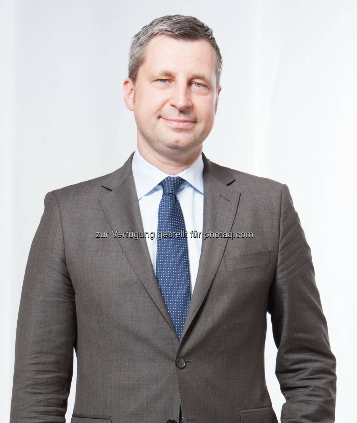 Robin Lemke : Kerkhoff Group wirbt High Potentials ab. Robin Lemke ist mit Wirkung zum 1. August 2015 Geschäftsführer bei der Kerkhoff Group GmbH. In dieser Funktion verantwortet Lemke gesellschaftsübergreifend neben dem Vertrieb auch das Personalmanagement :  © Kerkhoff Group GmbH