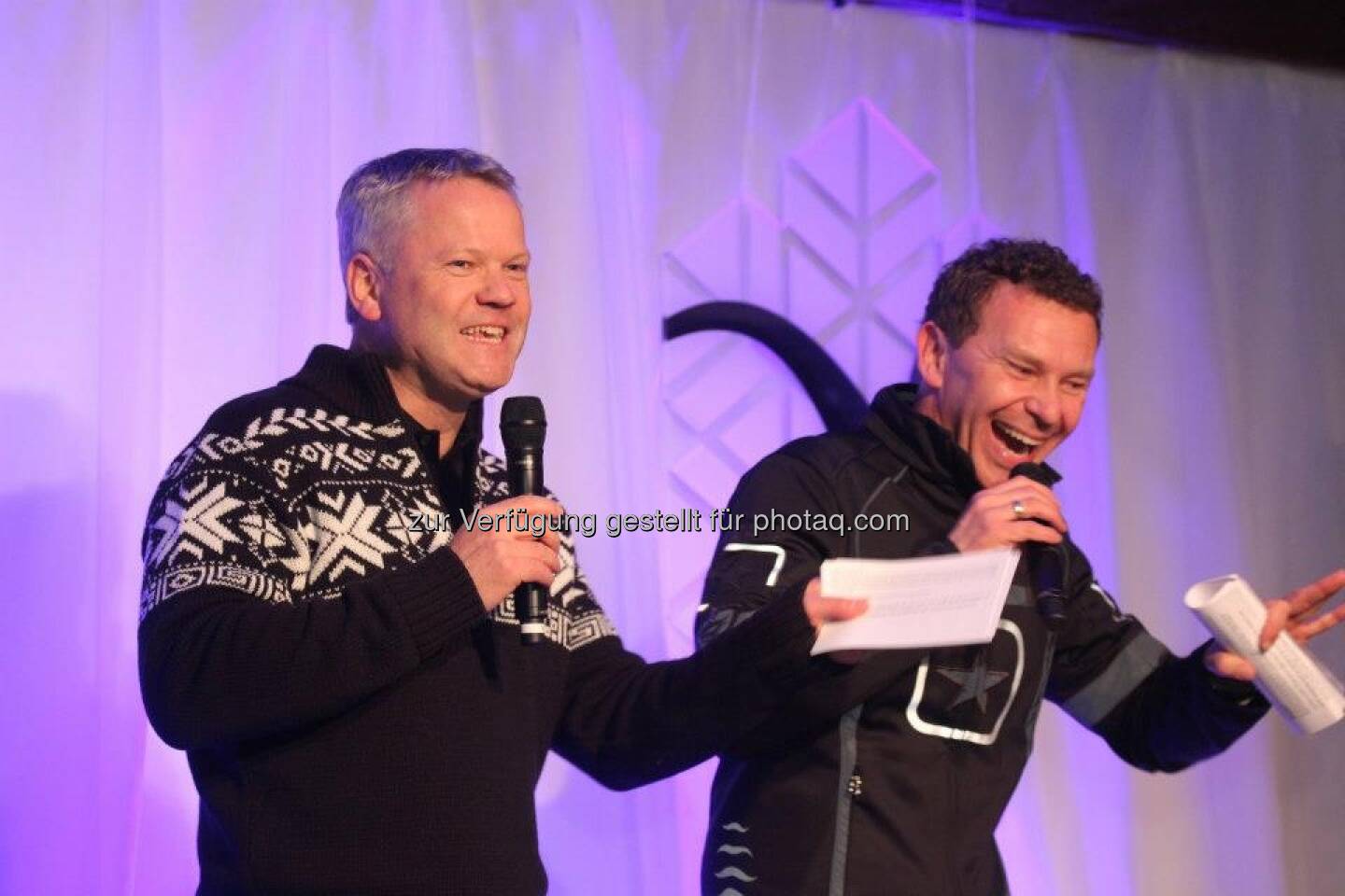 voestalpine-Mitarbeiter-WM: voestalpine-Vorstand Franz Kainersdorfer und Moderator Roman Roell begrüßen die Athleten