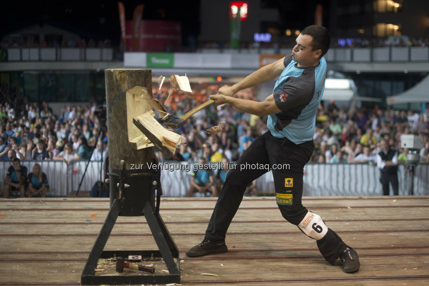 Armin Kugler Österreichischer Meister 2015 beim Standing Block Chop. Stihl Gesellschaft m. b. H.: Staatsmeisterschaft der Stihl® Timbersports® Series, Bild: Stihl® Timbersports® Series 