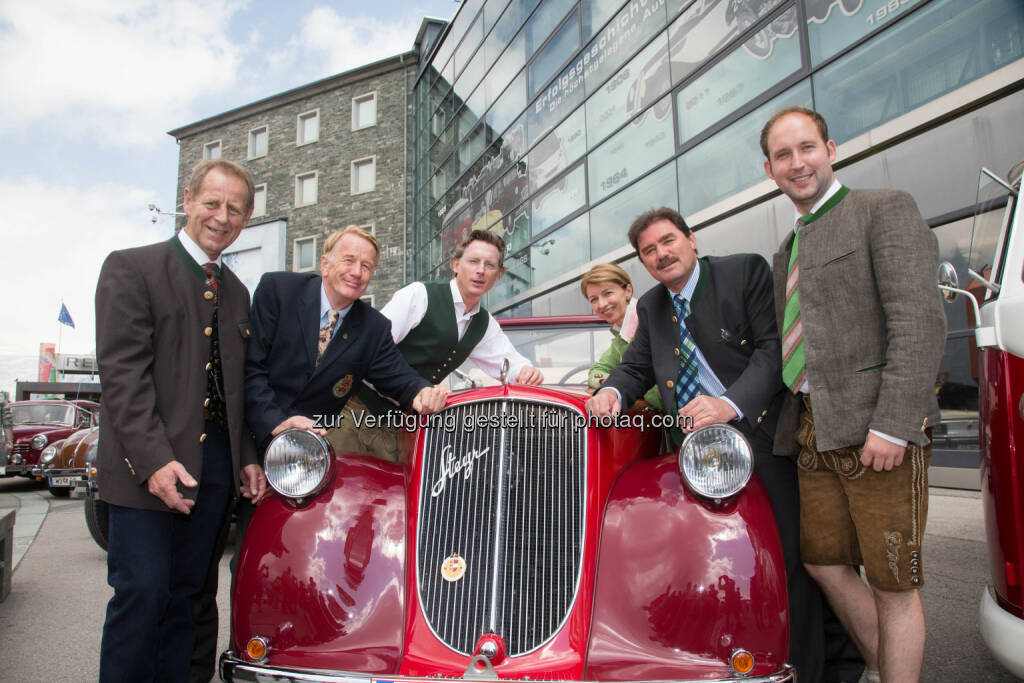 Josef Schachner (Bürgerm. Heiligenblut), Gerhard Setschnagg (Präs. Kärntner-Motor-Veteranen-Club), Johannes Hörl (GD Großglockner Hochalpenstraßen AG), Gaby Schaunig (LH-Stv. Kärnten), Gerhard Feichtinger (Präs. Motor-Veteranen-Club-Salzburg), Hannes Schernthaner (Bürgerm. Fusch) : Jubiläums-Sternfahrt 80 Jahre Großglockner Hochalpenstraße : Fotograf: Neumayr/Fotocredit: grossglockner.at, © Aussendung (10.08.2015) 