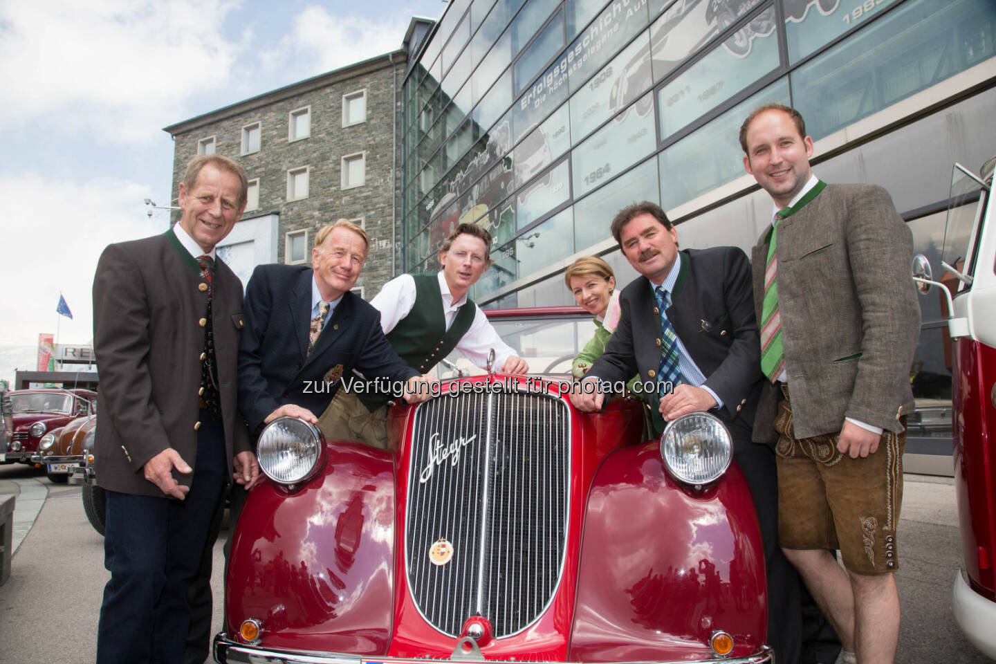 Josef Schachner (Bürgerm. Heiligenblut), Gerhard Setschnagg (Präs. Kärntner-Motor-Veteranen-Club), Johannes Hörl (GD Großglockner Hochalpenstraßen AG), Gaby Schaunig (LH-Stv. Kärnten), Gerhard Feichtinger (Präs. Motor-Veteranen-Club-Salzburg), Hannes Schernthaner (Bürgerm. Fusch) : Jubiläums-Sternfahrt 80 Jahre Großglockner Hochalpenstraße : Fotograf: Neumayr/Fotocredit: grossglockner.at