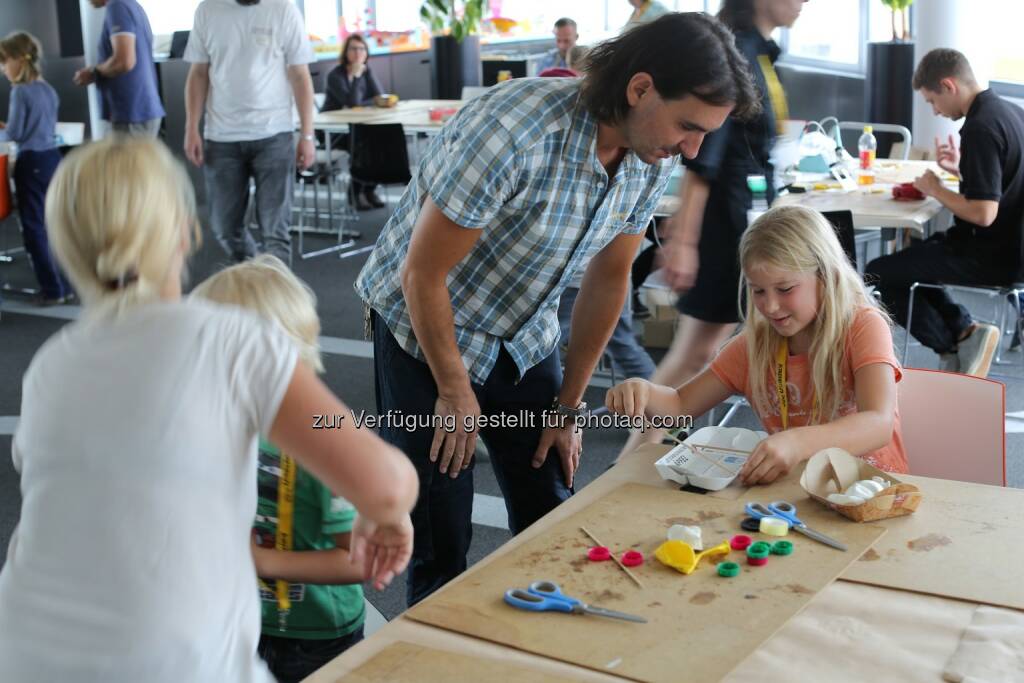 Kettenreaktionsmaschine bauen in den letzten Ferientagen mit dem Verein ScienceCenter-Netzwerk und Kapsch : Die Workshops finden von 24. 8. bis 4. 9. 2015 bei der Kapsch Group in 1120 Wien statt : Fotograf: jdr-foto.at Juergen D. Rudolf/Fotocredit: Kapsch/Jürgen Rudolf, © GEPA/Sporthilfe (12.08.2015) 