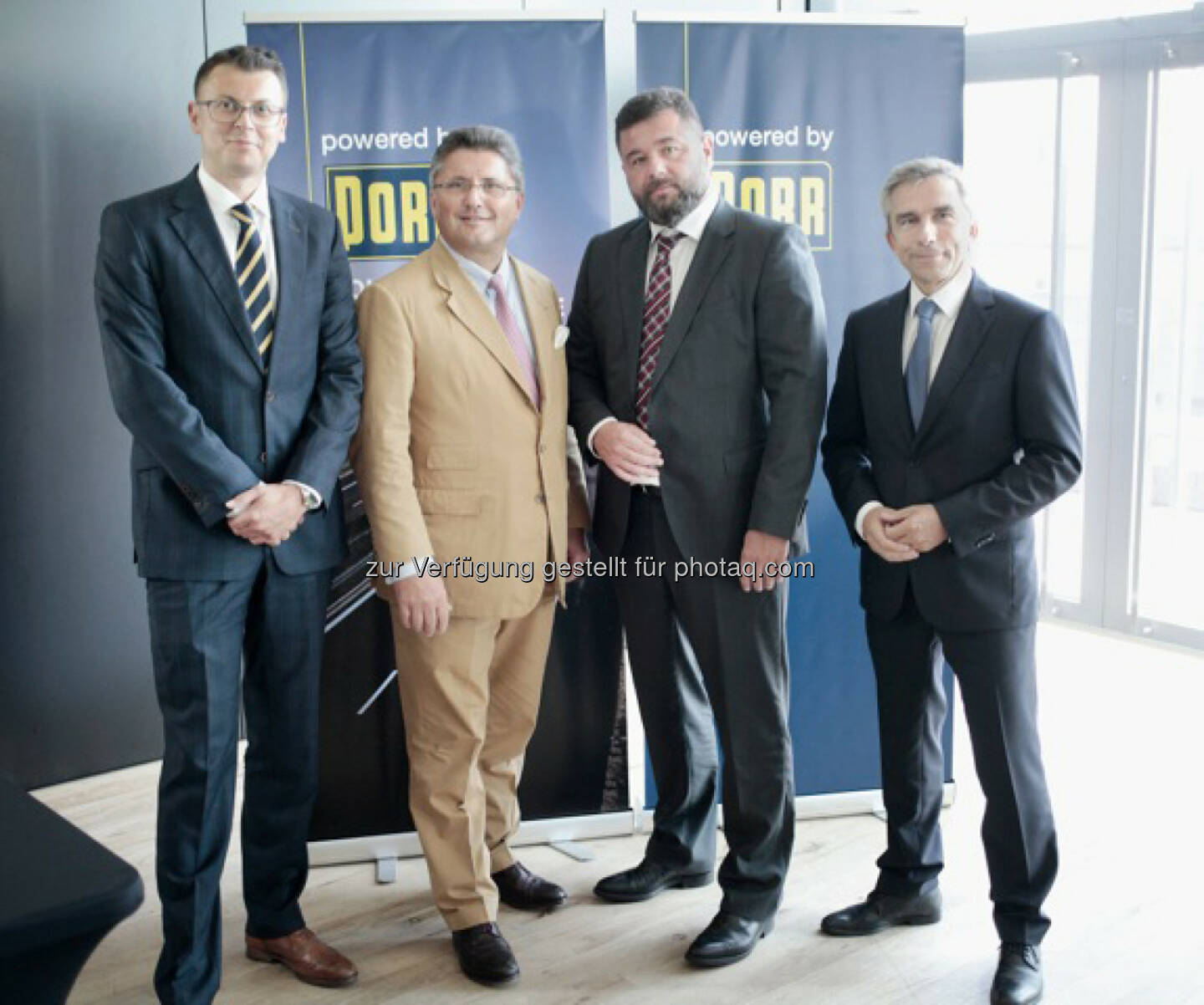 Jakub Chojnacki (CFO Porr Polska Infrastructure), Karl-Heinz Strauss (CEO Porr AG), Piotr Kledzik (CEO Porr Polska Infrastructure), Hans Wenkenbach (COO Porr AG): Porr baut bei ihrem Wachstumskurs in Polen auf lokale Experten. (C) Porr AG