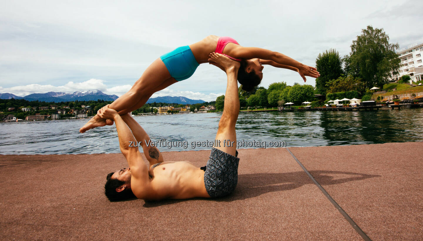 BryceYoga (Briohny Smyth und Dice Iida-Klein) : Zwei der erfolgreichsten Yoga-Trainer der Welt : Namaste am See : Von 7. - 11. Oktober finden am Wörthersee erstmals zwei Retreats mit den beiden Yoga-Stars sowie weiteren Yoga-Trainern mit unterschiedlichen Stilen für Anfänger und Fortgeschrittene statt :  © woerthersee.com/Gollner