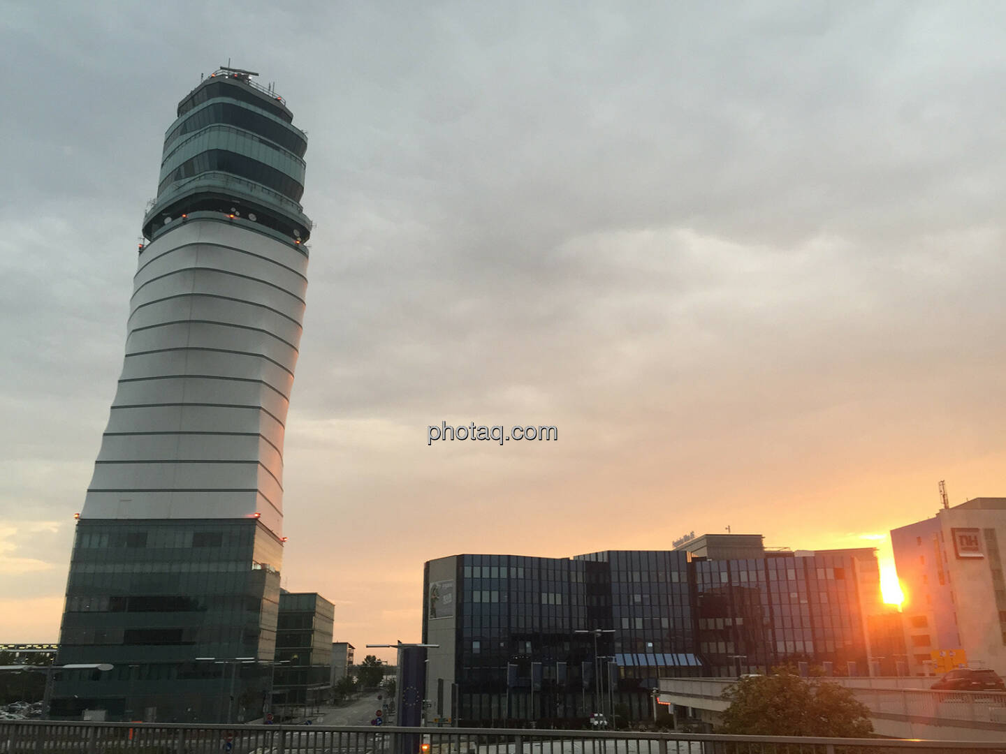 Flughafen Wien AG, Vienna International Airport, Sonne, Tower