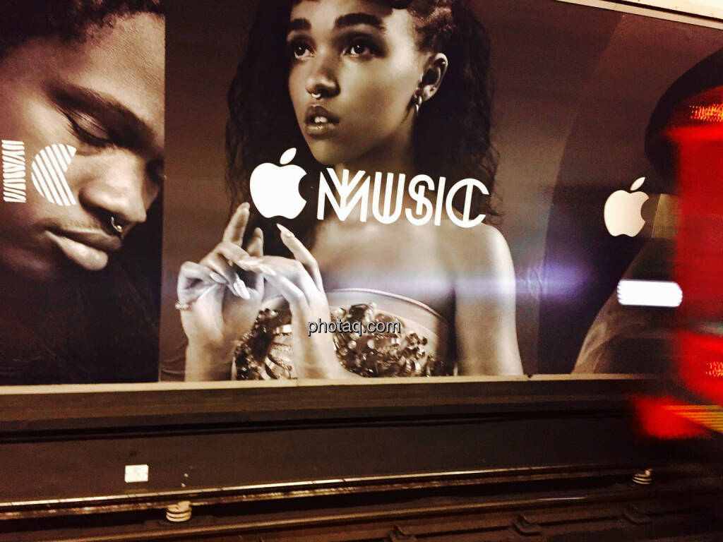 Apple, Apple Music, Werbeplakat, © photaq.com (21.08.2015) 