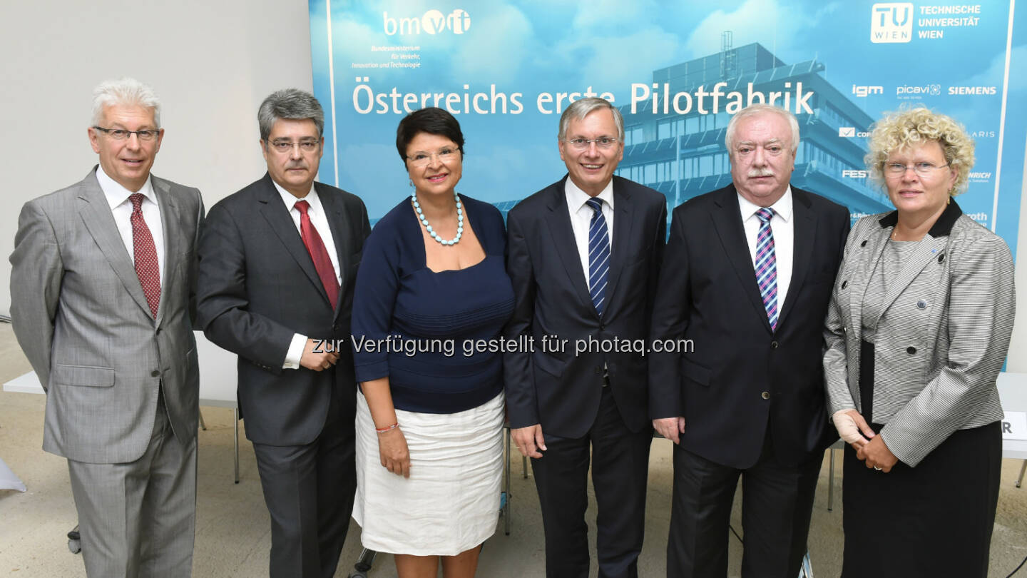 Klaus Pseiner (FFG), Wolfgang Hesoun (Vorstandsvorsitzender Siemens Österreich), Renate Brauner (Wirtschaftsstadträtin), Alois Stöger (Bundesminister), Michael Häupl (Bürgermeister); Sabine Seidler (Rektorin TU) : Pressekonferenz anlässlich der Eröffnung Österreichs erster Pilotfabrik in der Seestadt Aspern : Das bmvit und die TU-Wien eröffnen die erste Pilotfabrik für Industrie 4.0 : Fotograf: Johannes Zinner/Fotocredit: Bmvit / Johannes Zinner