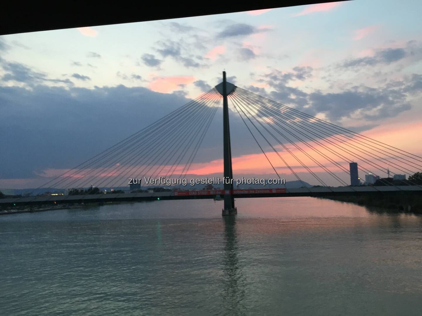 Sonnenuntergang, Schrägseilbrücke