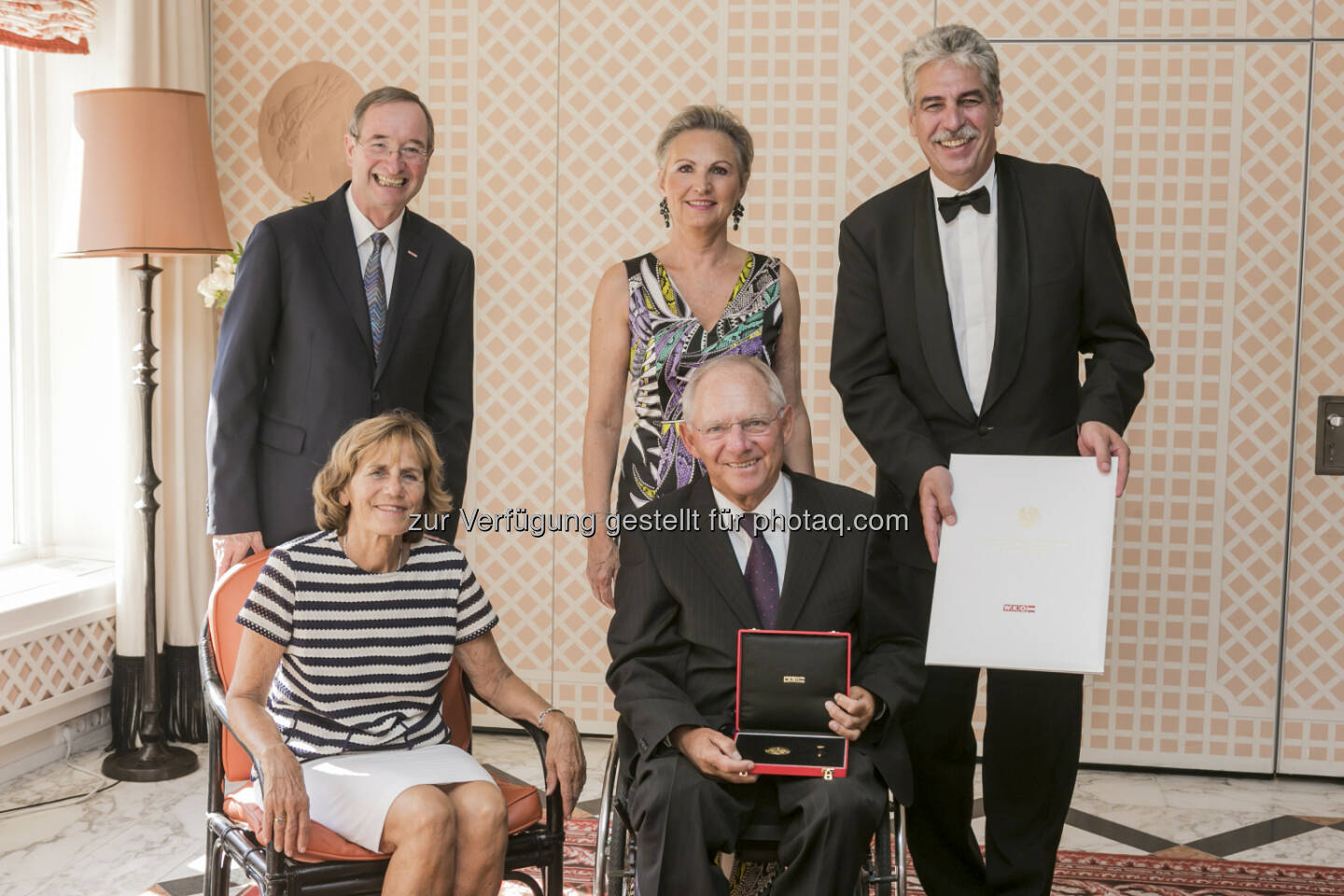 WKÖ-Präsident Christoph Leitl, Ingeborg Schäuble, Ursula Schelling, Wolfgang Schäuble, Hans Jörg Schelling : Goldene Ehrenmedaille der WKÖ an Wolfgang Schäuble verliehen : © Benedikt von Loebell