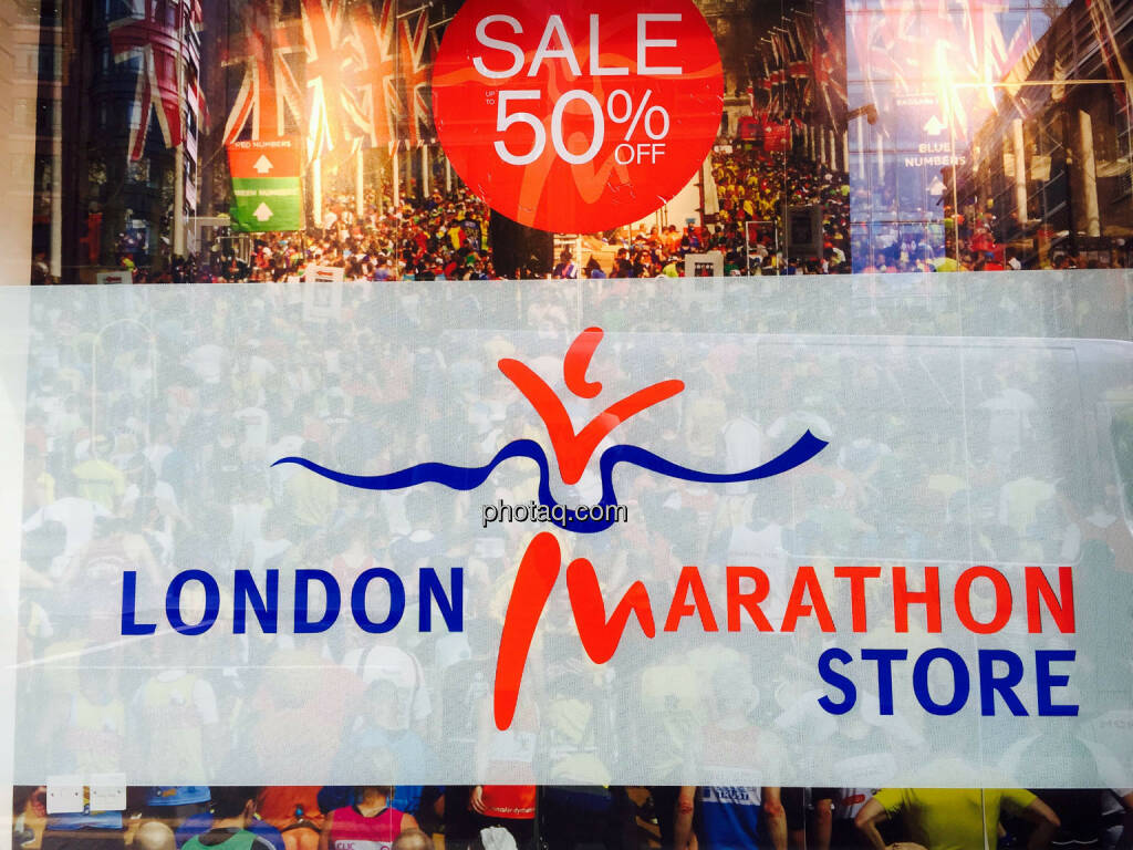London Marathon Store, 50% Sale, © photaq.com (25.08.2015) 