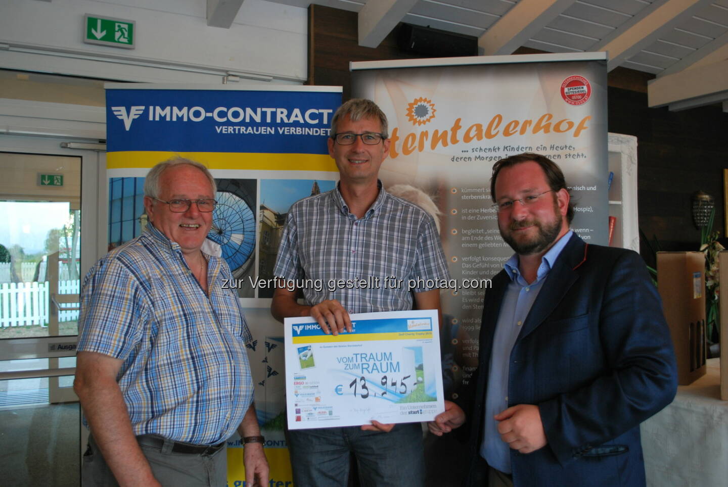 Karl Fichtinger (GF Immo-Contract), Harald Jankovits (GF Sterntalerhof), Stephan Pasquali (GF Immo-Contract) : Neuerlicher Rekordspendenerlös bei der Immo-Contract Golf Charity Trophy 2015 zugunsten des Sterntalerhofes : Über 100 Sponsoren kamen auf Einladung von Immo-Contract und golften zugunsten des Sterntalerhofes.
 Fotograf: Birgit Stur/Fotocredit: Immo-Contract