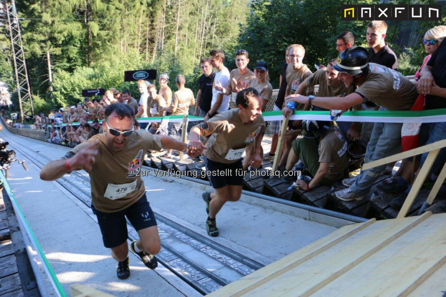 Red Bull 400, gemeinsam, zusammen, Hand in Hand, verbunden, Verbindung