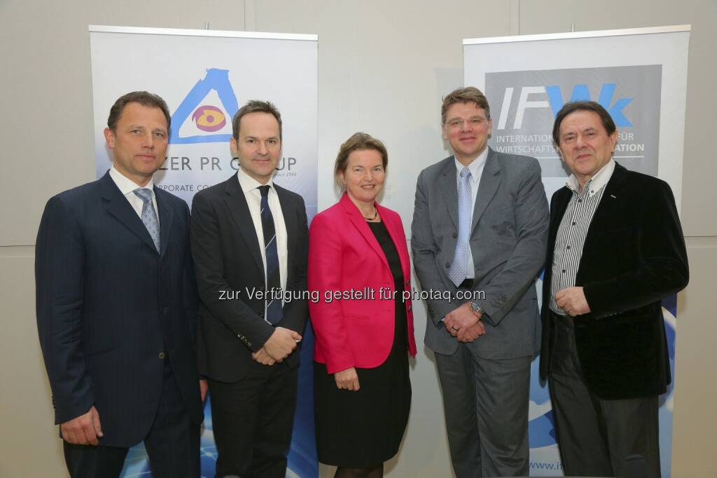 IFWK-Präsident Rudolf Melzer mit dem Wirtschaftsjournalisten und Leiter der Denkfabrik Agenda Austria, Franz Schellhorn, der ehemaligen Direktorin der Europäischen Zentralbank, Gertrude Tumpel-Gugerell, dem Kommunikationswissenschaftler, Matthias Karmasin, sowie dem Moderator des Abends, Peter Muzik, langjähriger Wirtschaftsjournalist und Medienconsulter Public & Media, im Presseclub Concordia 
(Photo credit: Melzer PR Group), Text siehe http://www.christian-drastil.com/2013/03/20/zypern-reiner-emporungsjournalismus-ifwk-agenda-austria-tumpel-gugerell-karmasin/ (20.03.2013) 