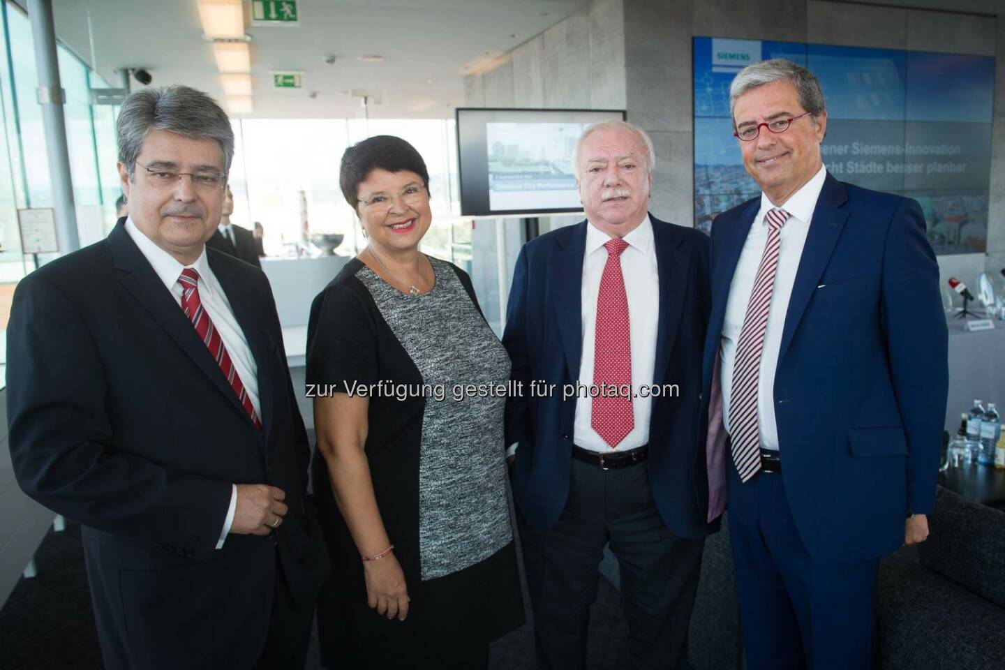 Wolfgang Hesoun, Generaldirektor Siemens Österreich; Renate Brauner, Vizebürgermeisterin Wien; Michael Häupl, Bürgermeister Wien; Pedro Miranda, weltweites Geschäft für nachhaltige Stadtentwicklung Siemens: 	
Smart City Wien: Wiener Siemens Innovation macht Städte besser planbar, Copyright: David Bohmann Photography

