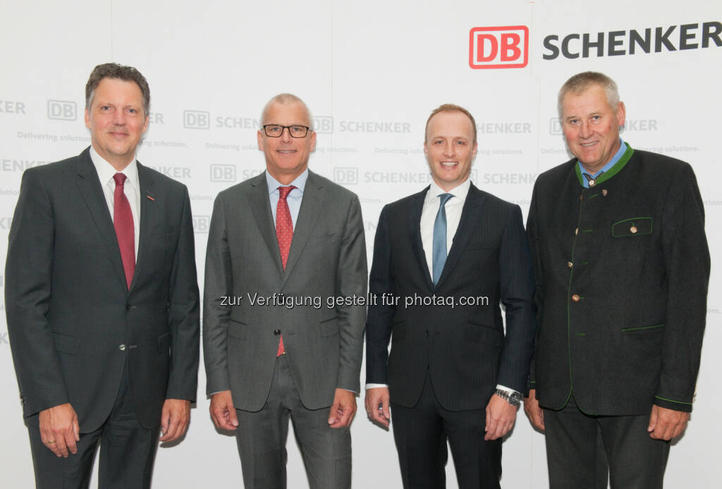 Alexander Klacska, Obmann der Bundessparte Transport und Verkehr der Wirtschaftskammer Österreich; Kurt Leidinger, CEO von DB Schenker in Österreich und Südosteuropa; Martin Obermüller, Head of Human Resources von DB Schenker in Österreich und Südosteuropa; Landtagsabgeordneter Karl Lackner: DB Schenker in Österreich: Startschuss für DB Schenker-Lehrlingsinitiative „young.stars academy“, © Aussendung (02.09.2015) 