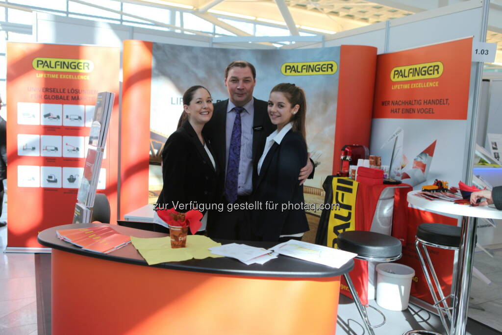 Julia Ganglbauer, Hannes Roither, Anna Scharnagl - Palfinger Messestand Börsentag München, siehe auch http://blog.palfinger.ag/ (20.03.2013) 