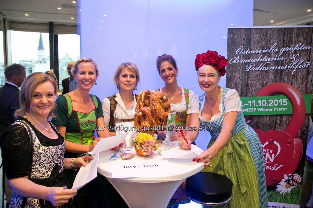 Claudia Wiesner (GF Wiener Wiesn-Fest), Michaela Salat (Marketing Erste Bank), Christa Steinauer, (GF Freiwild Design), Lisa Bachmann (Kronen Zeitung), Andrea Buday (Echo-Socity) : Jurymitglieder des 1. Wiener Wiesn-Fest Trachten-Awards : Fotocredit: WWF/Klemm, © Aussender (05.09.2015) 