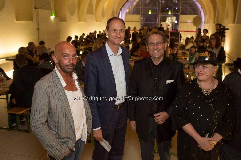 Tomas Zierhofer-Kin (designierter neuer Intendant der Wiener Festwochen), Andreas Mailath-Pokorny (Wiens Kulturstadtrat), Christian Strasser (MQ Direktor), Nadine Jessen (Dramaturgin Kampnagel Hamburg) : Erfolgreicher Auftakt von neuem MQ Kulturformat „Die Projektemacher*innen“ : (c) eSeL/Fotocredit: MuseumsQuartier Wien, © Aussender (06.09.2015) 