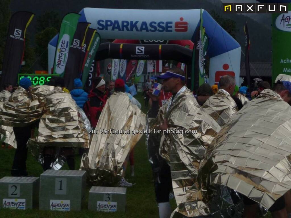 Achenseelauf 2015, Decke, kalt, Schutz, Sparkasse, © MaxFun Sports (09.09.2015) 