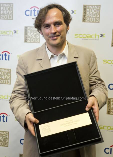 Hanno Beck erhält den Deutschen Finanzbuchpreis 2013 für sein Buch Geld denkt nicht, erschienen im Carl Hanser Verlag  (c) Aussendung (20.03.2013) 