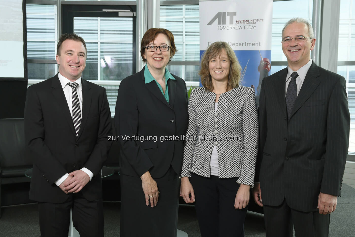 Wolfgang Hribernik (Head of Business Unit Electric Energy Systems, AIT), Theresa Vogel (GF Klima- und Energiefonds Österreich), Britta Buchholz (Abteilungsleiterin Power Consulting ABB Deutschland), Engelbert Hetzmannseder (Eaton European Innovation Center) : Intelligente Stromnetze für die Energiewende : Internationale Fachkonferenz EDST 2015 zum Zukunftsthema Smart Grids vom 8. bis 11. September in Wien, organisiert von Austrian Institute of Technology  (AIT) : Fotocredit: AIT / Johannes Zinner