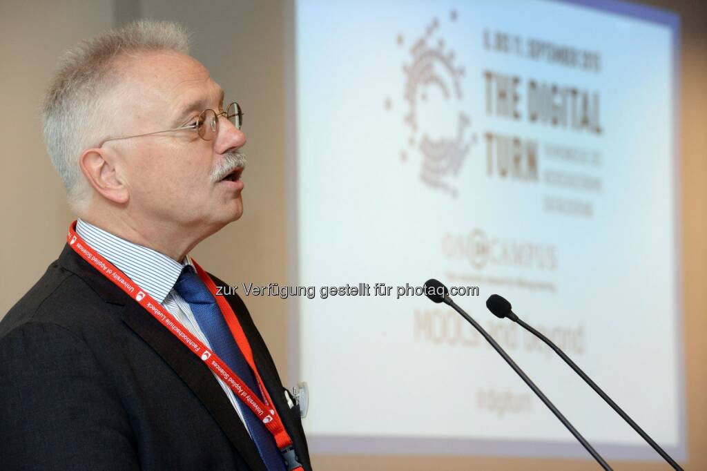 Rolf Granow (GF oncampus GmbH und Direktor des Instituts für Lerndienstleistungen der FH Lübeck) beim Konferenztag Moocs and beyond in Berlin im Rahmen der Themenwoche The Digital Turn“ : Online-Kurse (Moocs) werden in Deutschland zum Mainstream - FH Lübeck hat Führungsrolle in der Produktion freier Bildung : Fotocredit: Fachhochschule Lübeck/ David Ausserhofer, © Aussender (09.09.2015) 