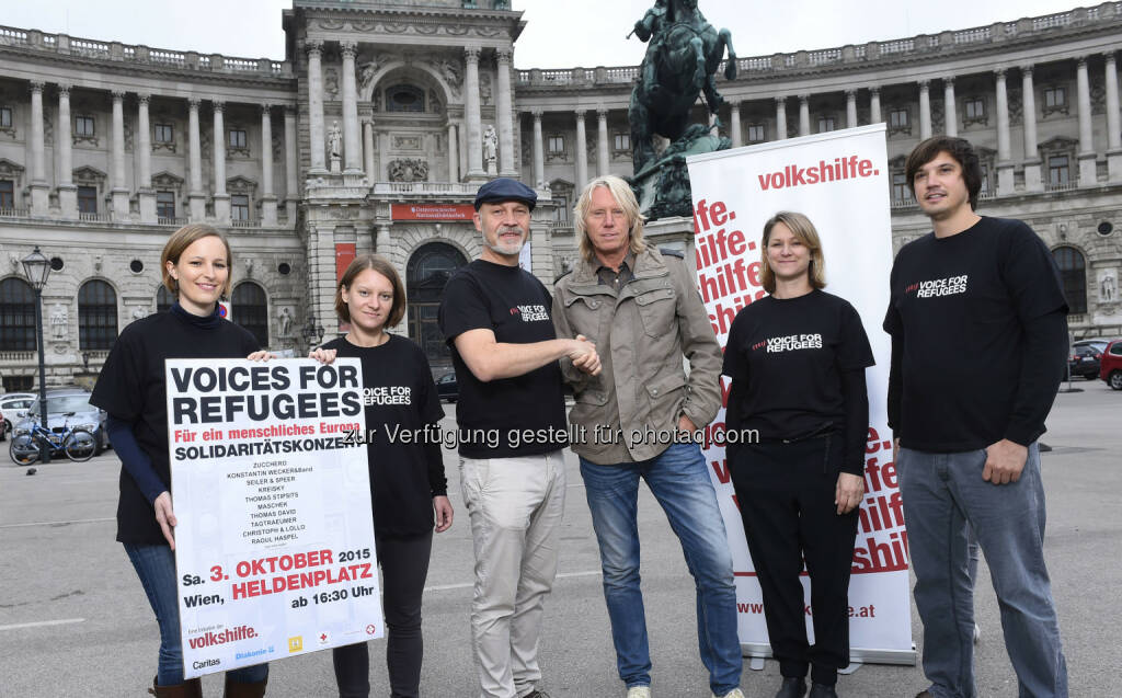 Erich Fenninger (Volkshilfe-Direktor) und Ewald Tatar (Nova Music Geschäftsführer) präsentieren Details zum am 3. Oktober am Heldenplatz stattfindenden Solidaritätskonzert voices for refugees : Zucchero, Konstantin Wecker & Band, Seiler & Speer, Kreisky, Thomas Stipsits, Thomas David, Tagträumer, Christoph & Lollo, Raoul Haspel und viele mehr : Fotocredit: Volkshilfe / Johannes Zinner, © Aussender (11.09.2015) 