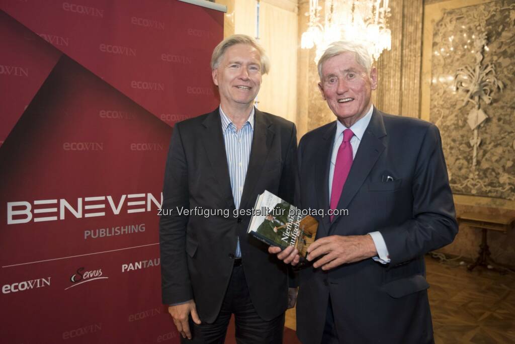 Andreas Lehmann, Hannes Androsch : Hannes Androsch präsentiert erste autorisierte Biografie Niemals aufgeben. Lebensbilanz und Ausblick in der Österreichischen Akademie der Wissenschaften  : Fotocredit: Benevento Publishing/APA-Fotoservice/Hörmandinger, © Aussender (11.09.2015) 