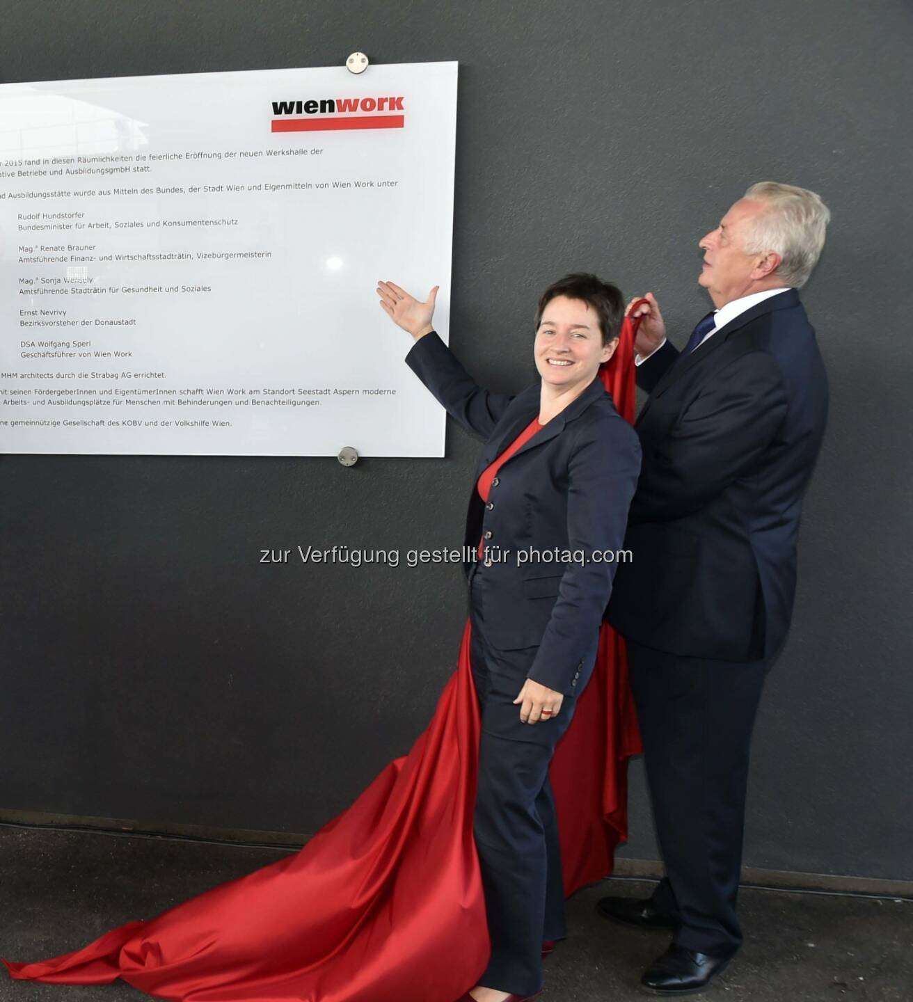 Gesundheits- und Sozialstadträtin Sonja Wehsely, Sozialminister Rudolf Hundstorfer: Neue Werkshalle von Wien Work in aspern Seestadt feierlich eröffnet.