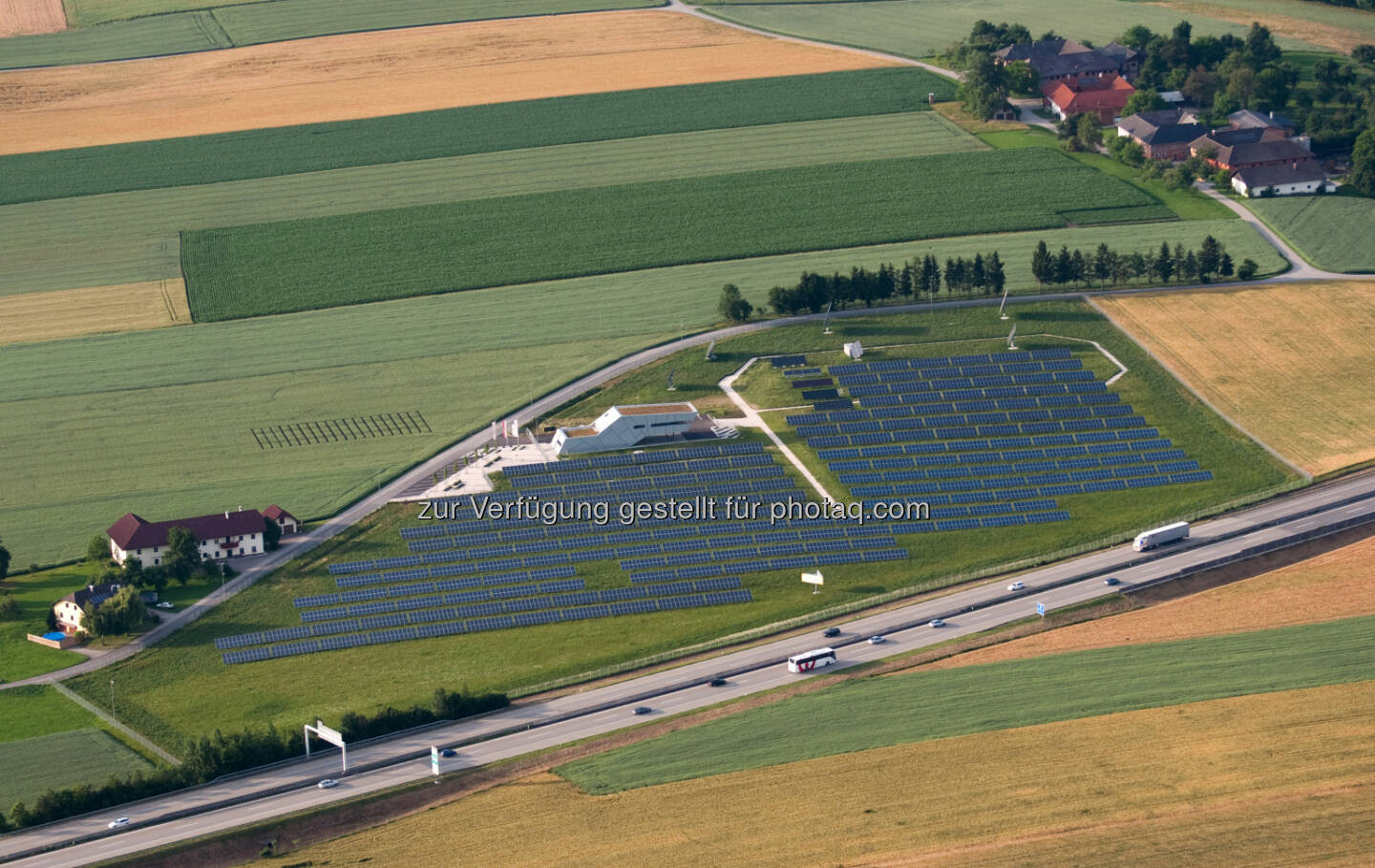 SolarCampus der Energie AG : Traumsommer für Sonnenstrom - Der sonnenreiche Sommer 2015 hat ein Traumergebnis bei der Sonnenstromproduktion gebracht : SolarCampus der Energie AG meldet Rekordergebnis ; Fotocredit. Energie AG