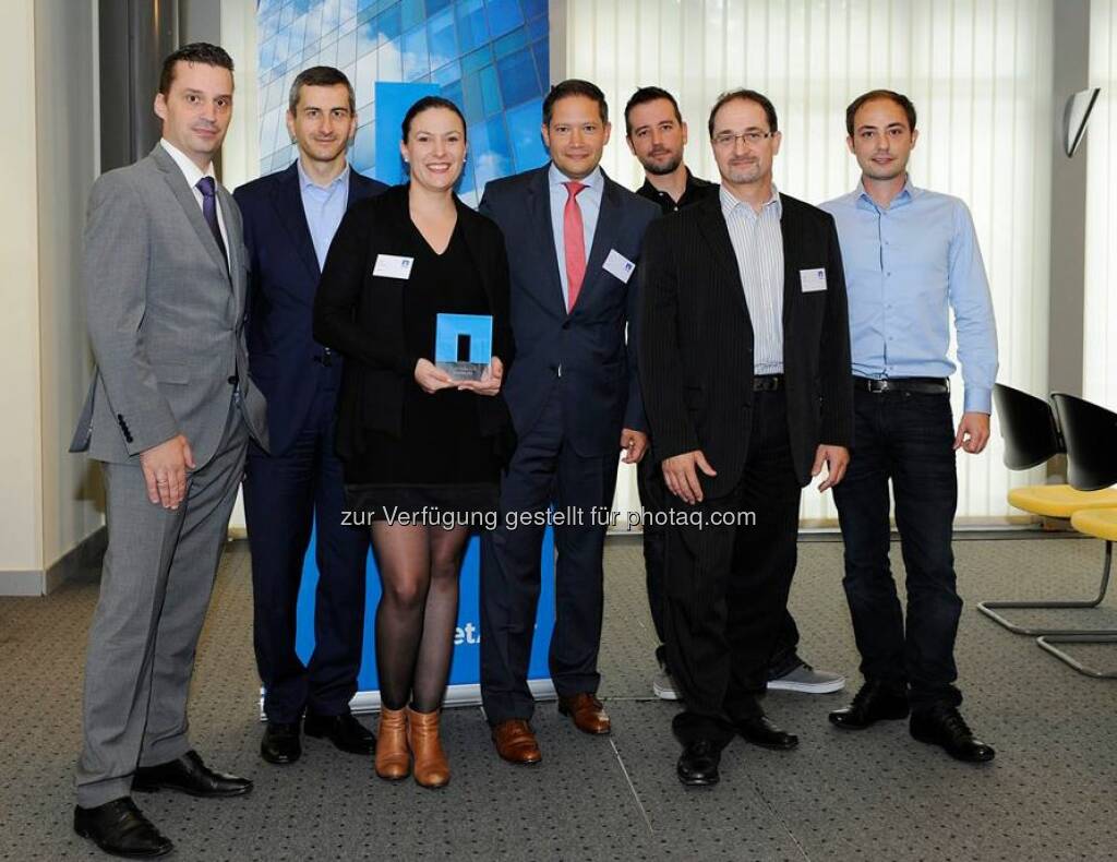 Herzlichen Glückwunsch, liebe Schweizer Kollegen. NetApp zeichnete Bechtle im Rahmen des Academy Events als „Growth Partner of the Year“ aus. Gemeinsam als Team nahmen sie den Award in Lausanne entgegen. Ein toller Erfolg! :)  Source: http://facebook.com/BechtleAG, © Aussendung (17.09.2015) 