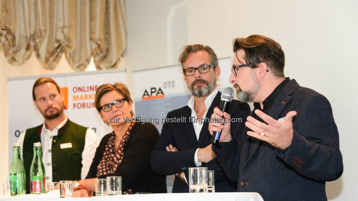 Markus Renger (Multi Media Marketing Markus Renger), Karin Thiller (APA-ots), Christian Rausch (Hutchison Drei Austria GmbH), Martin Wolfram (News on Video GmbH) : Podiums-Diskussion zum Thema „Video Sells – Trends, Tipps und Guidelines für erfolgreiches Videomarketing“ – Video-Content als Instrument für Storytelling : Fotocredit: APA-OTS/Fotoservice/Jamnig