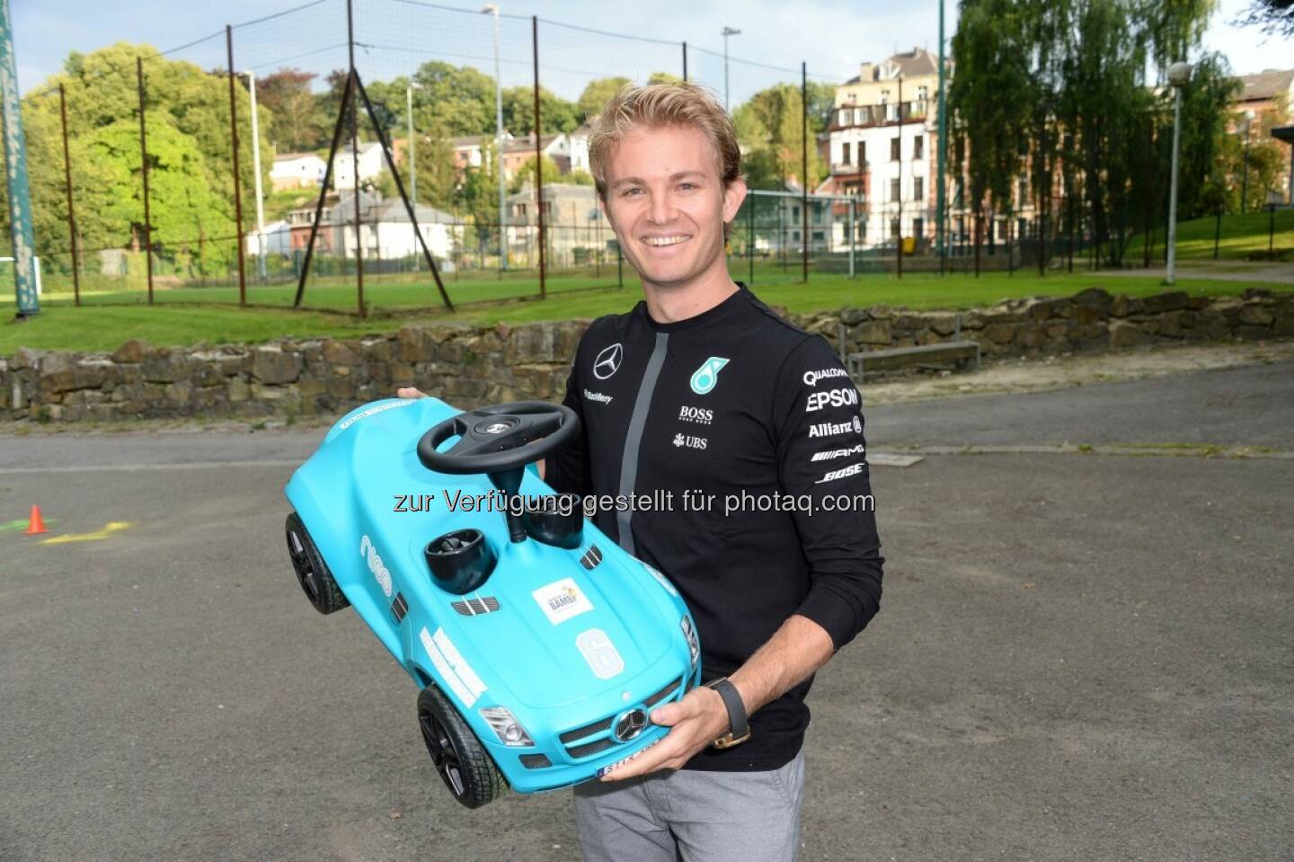 Nico Rosberg mit „Bobby Benz“ : Tribute To Bambi 2015 : Mercedes-Benz zum 15. Mal Presenting Partner des Charity-Ereignisses für Kinder in Not : © Daimler AG