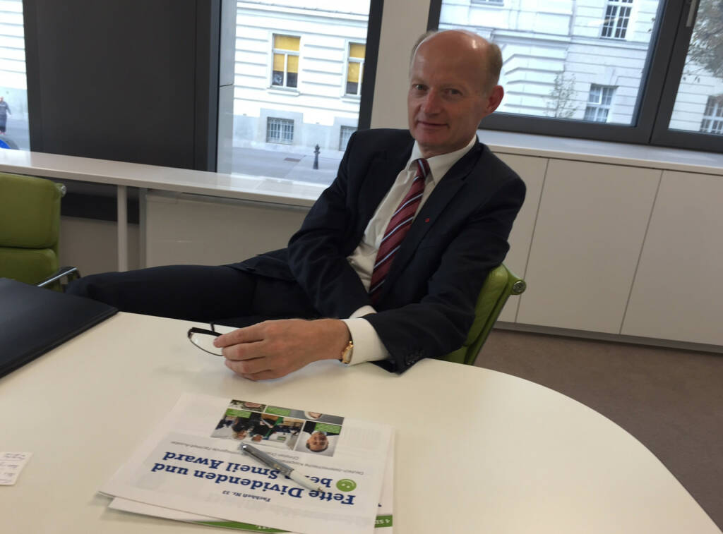 Mit Oberbank-CEO Franz Gasselsberger in der Wien-Niederlassung über Banken und Laufen, ein Sager aus dem Talk: http://www.photaq.com/page/pic/40405  (21.09.2015) 