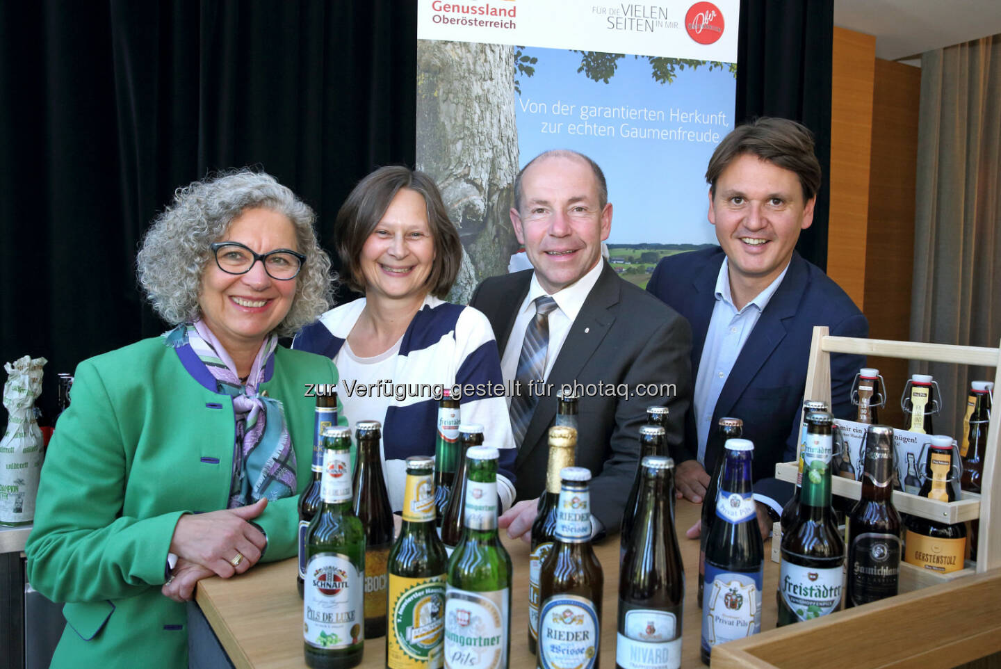 Maria-Theresia Wirtl (Leiterin Stabstelle Genussland OOe), Andrea Eckerstorfer (Bierregion Innviertel), Max Hiegelsberger (Agrar-Landesrat), Andreas Winkelhofer (GF OOe Tourismus) : Das Bierland Oberösterreich, ein Genuss-Erlebnis für den Urlaubsgast : Brauereien, Gastronomie- und Tourismus vernetzen sich für das Biererlebnis Oberösterreich : Fotocredit: Land OÖ / Schauer