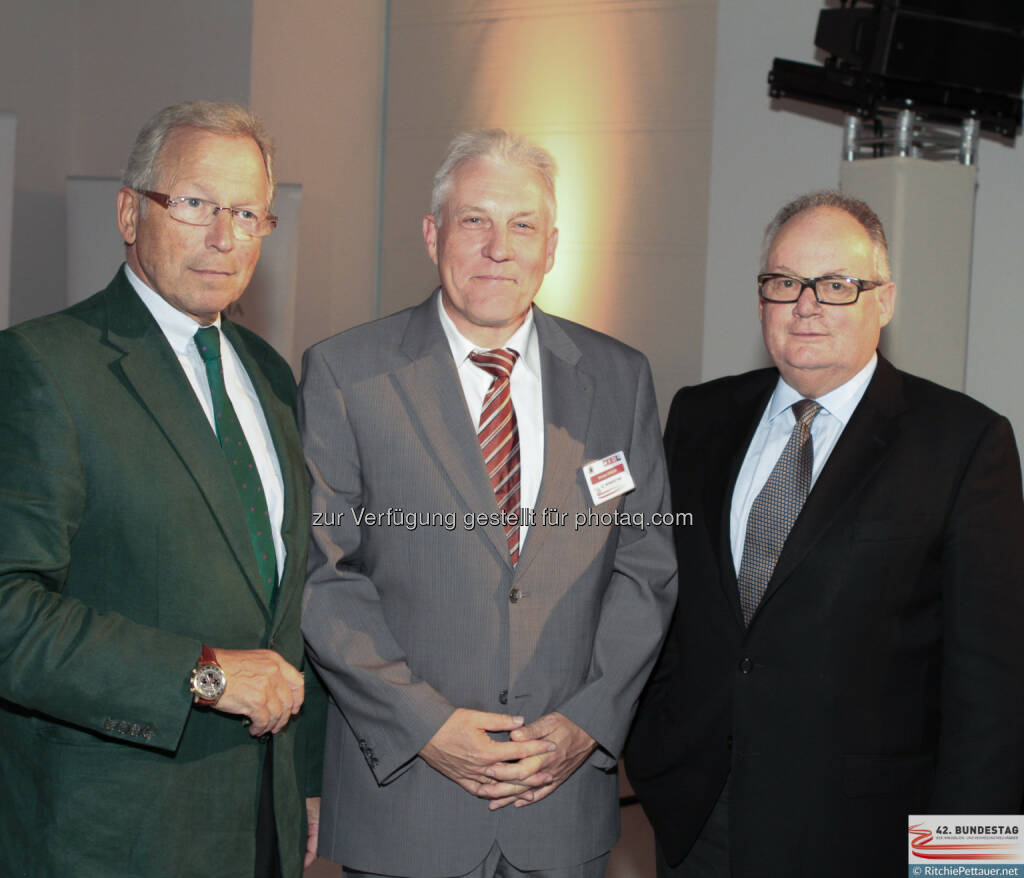 Ferdinand Maier, Michael Pisecky, Christian Konrad : 42. Immobilien–Bundestag in Wien : „Wien 2.0“ – die Herausforderungen an die Immobilienbranche durch ein Überschreiten der Zwei-Millionen-Einwohnergrenze in Wien : Fotocredit: WKW/Pettauer, © Aussender (23.09.2015) 