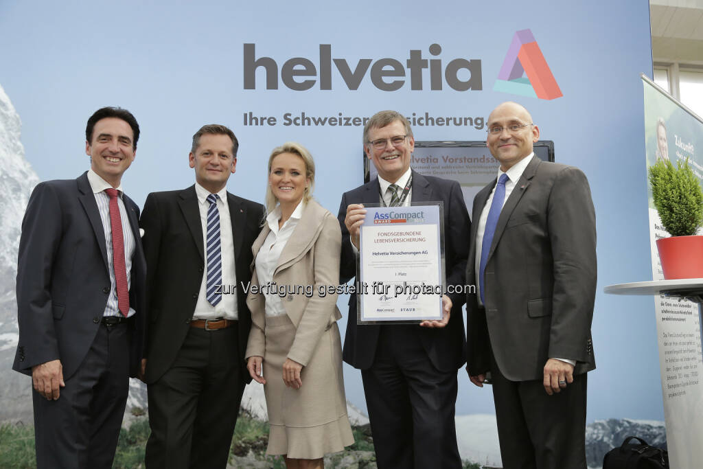 Werner Panhauser (Vorstand Vertrieb & Marketing), Thomas Neusiedler (Vorstand Schaden-Unfall), Alexandra Meissnitzer (Schutzwaldbotschafterin), Jürgen Horstmann (Vorstand Leben), Alexander Neubauer (Leitung Partnervertrieb) : AssCompact Award 2015: 1. Platz für Helvetia Versicherungen AG in der Kategorie Fondsgebundene Lebensversicherung : Fotocredit: Helvetia/Schuster, © Aussendung (23.09.2015) 