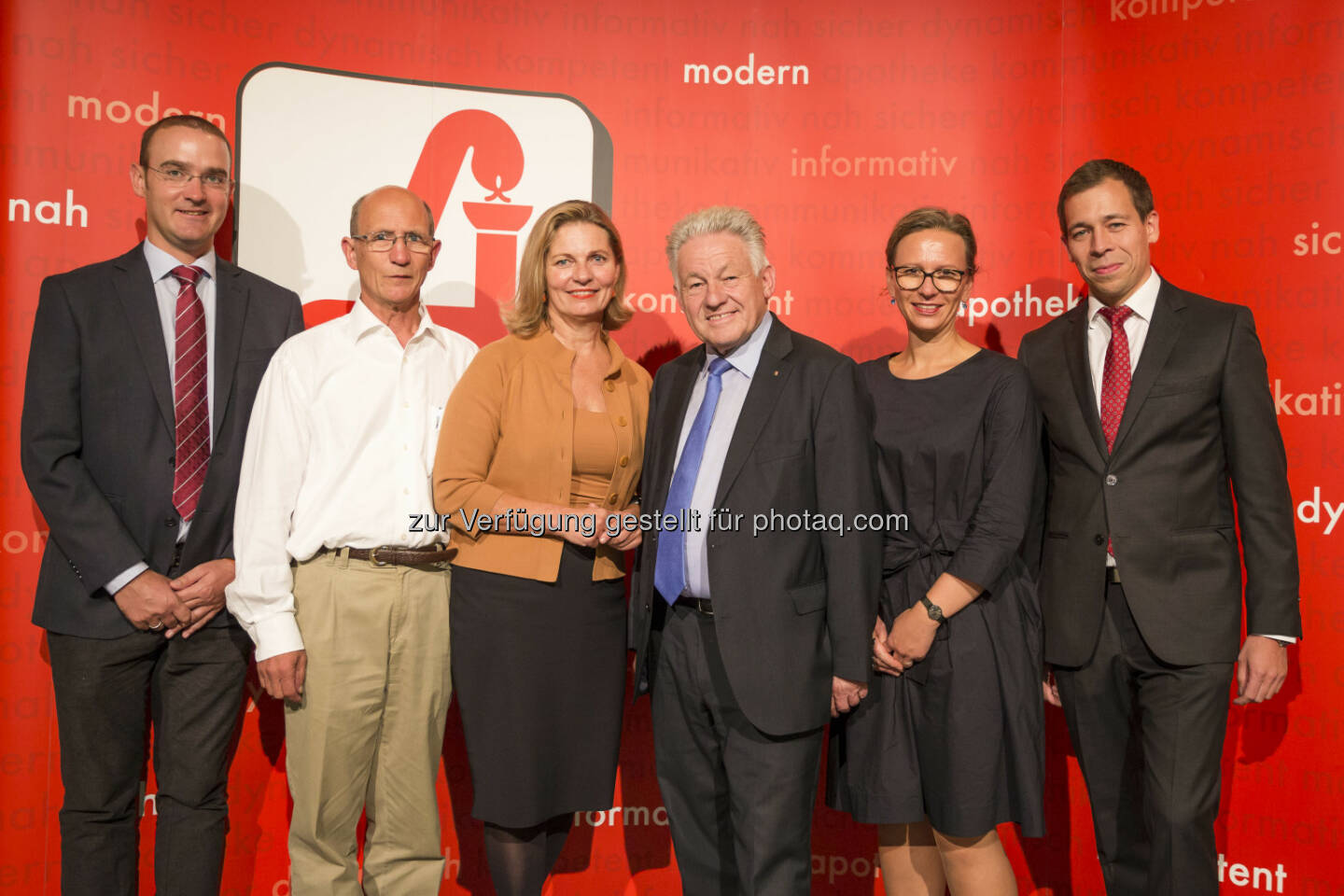 Thomas Steinmaurer (KH der barmherz. Brüder), Franz Burghuber (Allgemeinmediziner), Ulrike Mursch-Edelmayr (Präsidentin Apothekerkammer OÖ), Josef Pühringer (LH OÖ), Monika Aichberger (Vizepräsidentin, Apothekerkammer OÖ), Matthias Bolz (AKH – Linz) : Mehr als 1.000 Besucher informierten sich am 5. Aktionstag Gesundheit OÖ 2015
 : Fotocredit: Apohekerkammer Oberösterreich/APA-Fotoservice/Grünwald