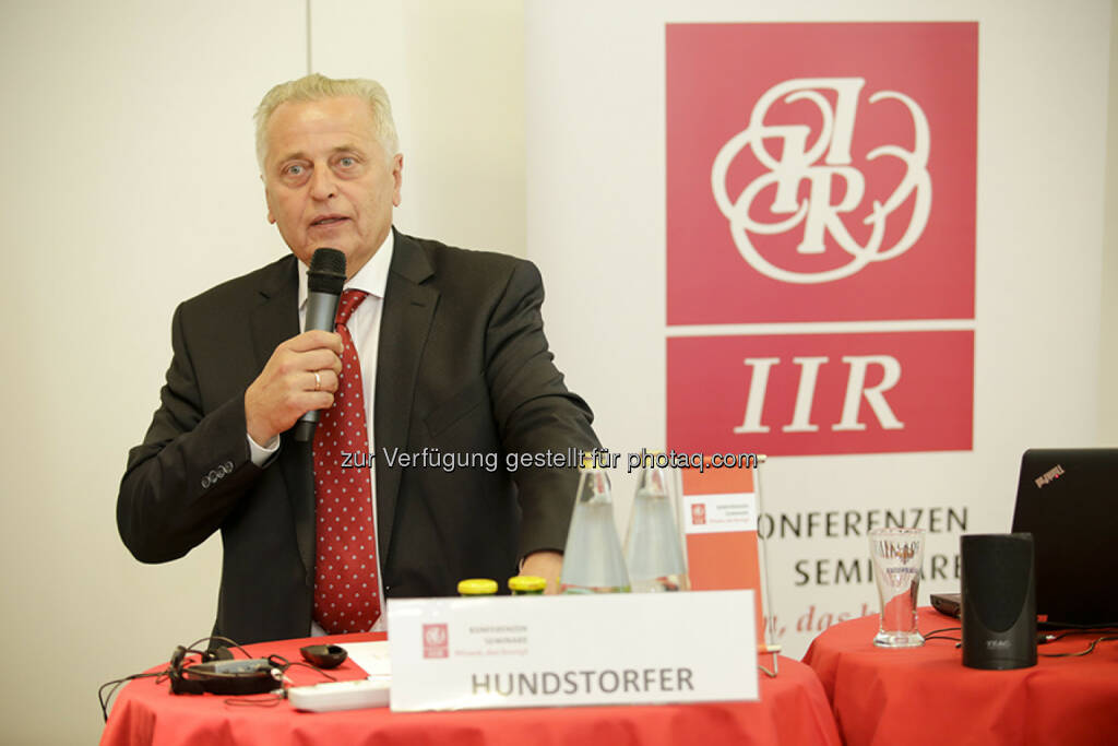 BM Rudolf Hundstorfer : Der Bund setzt weiter auf Wohnbauinitiative. Für die Umsetzung standen Experten aus Wirtschaft und Politik am 5. IIR Jahresforum Wohnbau Rede und Antwort. Die Austrian Real Estate GmbH (ARE) will mit der Schaffung neuer Wohnräume nicht nur ein Mehr an „leistbarem Wohnen schaffen, sondern auch die Konjunktur ankurbeln : Fotocredit: IIR GmbH/Bartl, © Aussender (25.09.2015) 