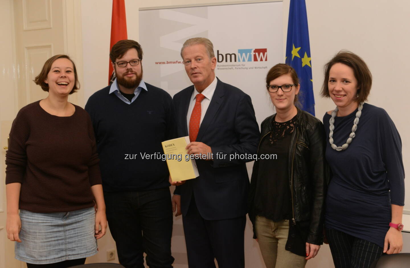 BM Reinhold Mitterlehner mit dem Vorsitzteam der ÖH : Soziale Lage der Studierenden konsequent verbessern : Wissenschaftsminister empfängt neue ÖH-Bundesspitze zum Antrittsbesuch - Aufstockung des Sozialfonds für Studierende beschlossen : Fotocredit: Bmwfw/Holzer