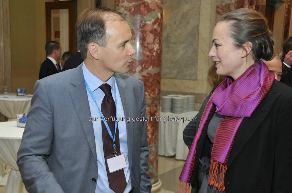 Ulrike Haidenthaller (Aktienforum, rechts) (15.12.2012) 